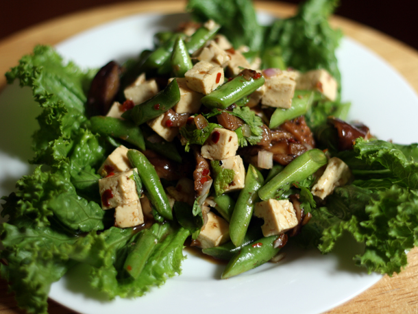 晚饭今晚:豆腐、绿豆和Shiitake沙拉